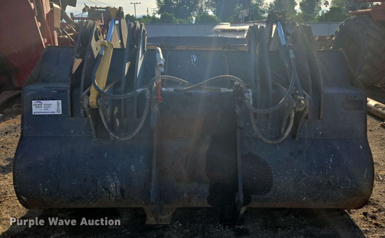 image for item EC0937 Caterpillar wheel loader grapple bucket