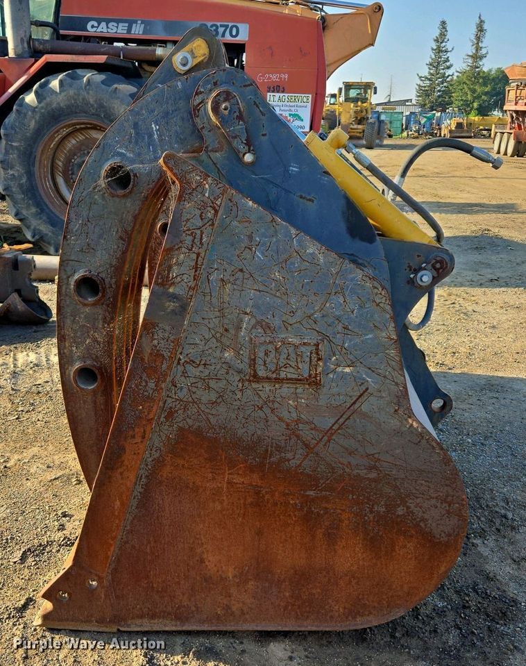 image for item EC0937 Caterpillar wheel loader grapple bucket