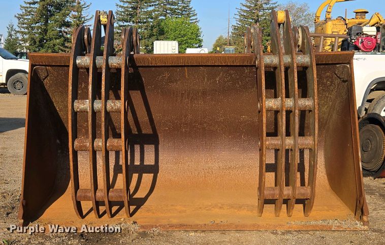 image for item EC0937 Caterpillar wheel loader grapple bucket