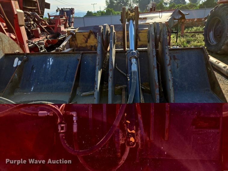 image for item EC0937 Caterpillar wheel loader grapple bucket