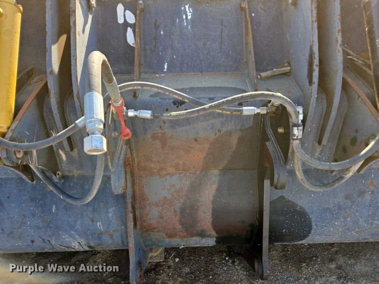 image for item EC0937 Caterpillar wheel loader grapple bucket