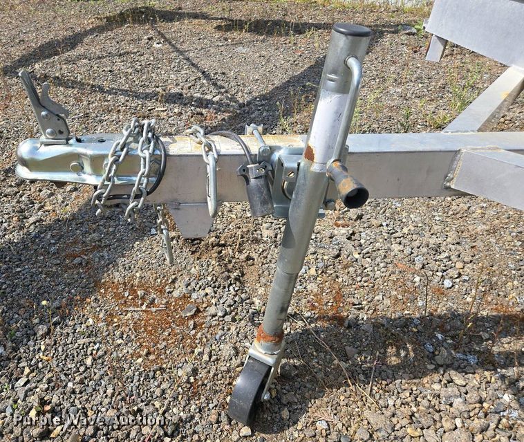 image for item EC0942 2010 Aluma A212 utility trailer