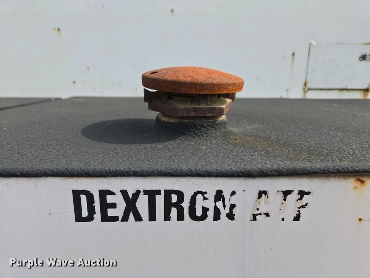 image for item EC0943 1989 Ford L7000 fuel / lube truck