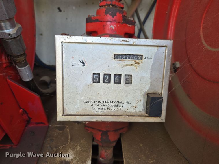 image for item EC0943 1989 Ford L7000 fuel / lube truck