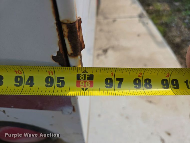 image for item EC0943 1989 Ford L7000 fuel / lube truck