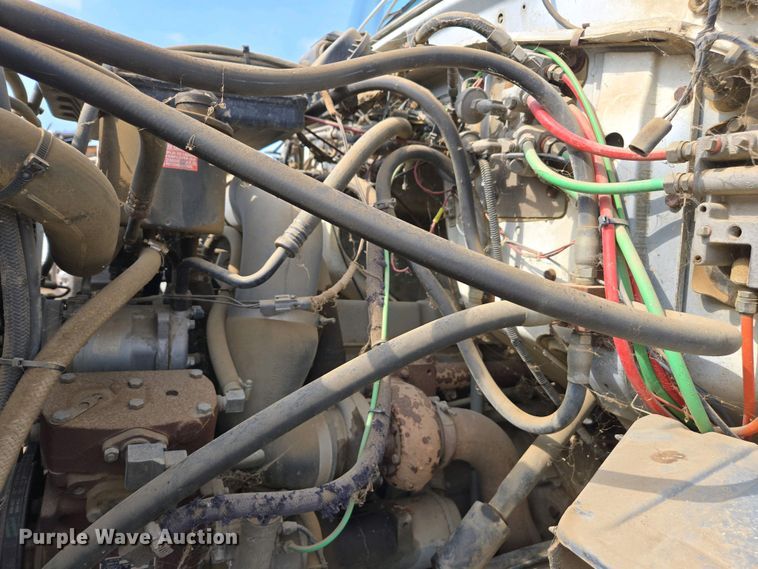 image for item EC0943 1989 Ford L7000 fuel / lube truck