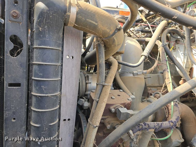 image for item EC0943 1989 Ford L7000 fuel / lube truck