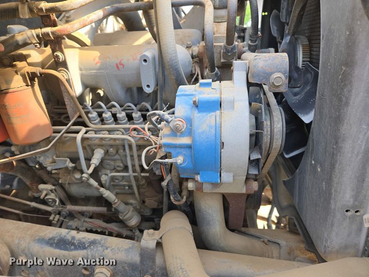 image for item EC0943 1989 Ford L7000 fuel / lube truck