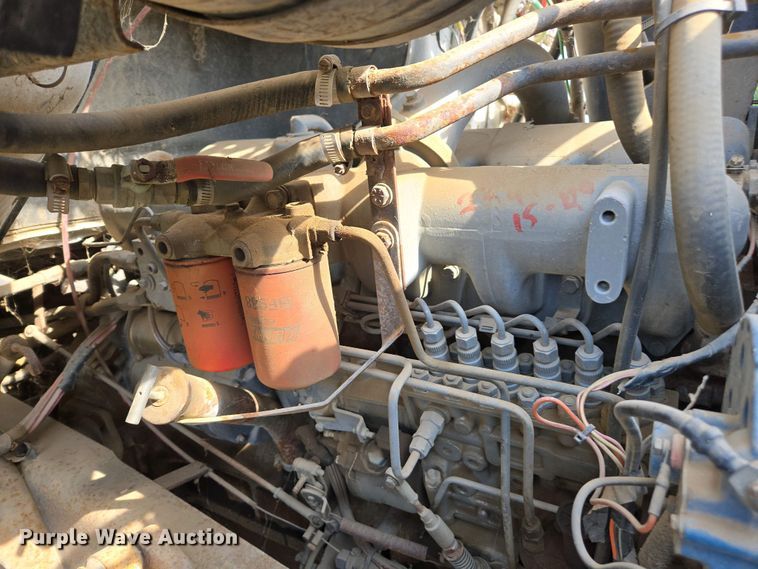 image for item EC0943 1989 Ford L7000 fuel / lube truck