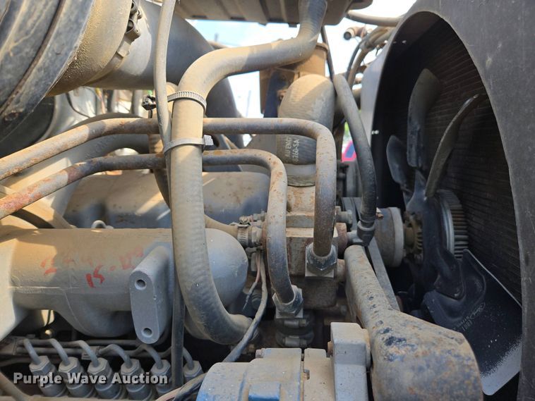 image for item EC0943 1989 Ford L7000 fuel / lube truck