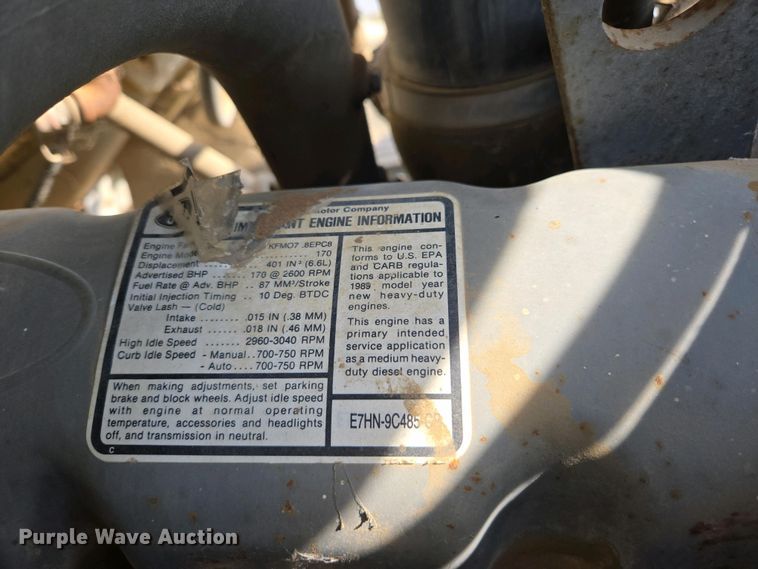 image for item EC0943 1989 Ford L7000 fuel / lube truck