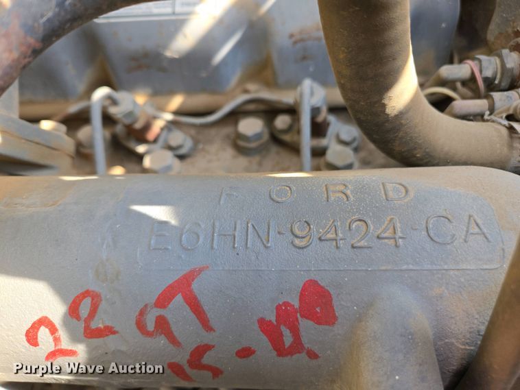 image for item EC0943 1989 Ford L7000 fuel / lube truck