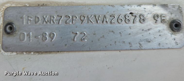 image for item EC0943 1989 Ford L7000 fuel / lube truck