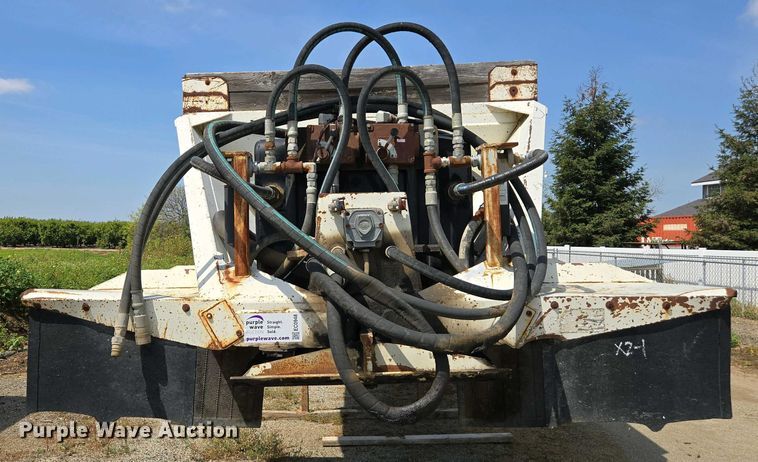 image for item EC0948 1993 Red River LB 237 live bottom trailer