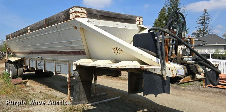 image for item EC0948 1993 Red River LB 237 live bottom trailer