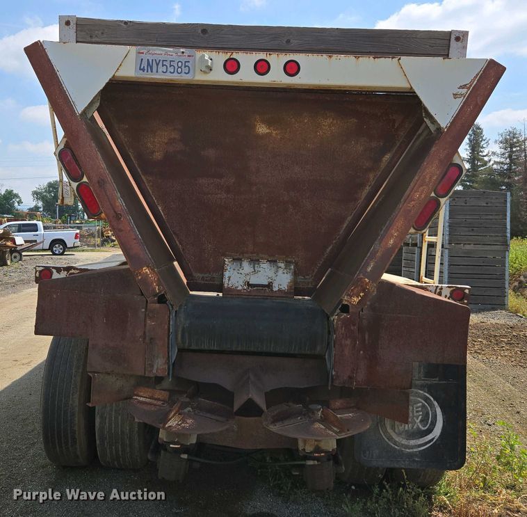 image for item EC0948 1993 Red River LB 237 live bottom trailer