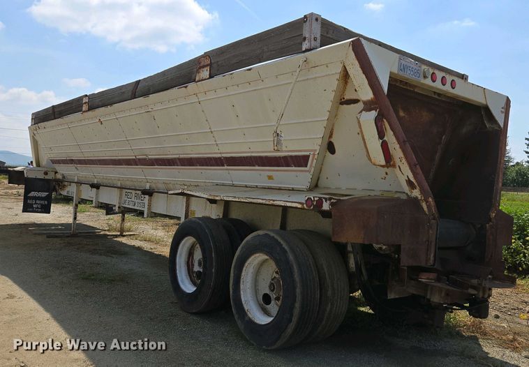 image for item EC0948 1993 Red River LB 237 live bottom trailer