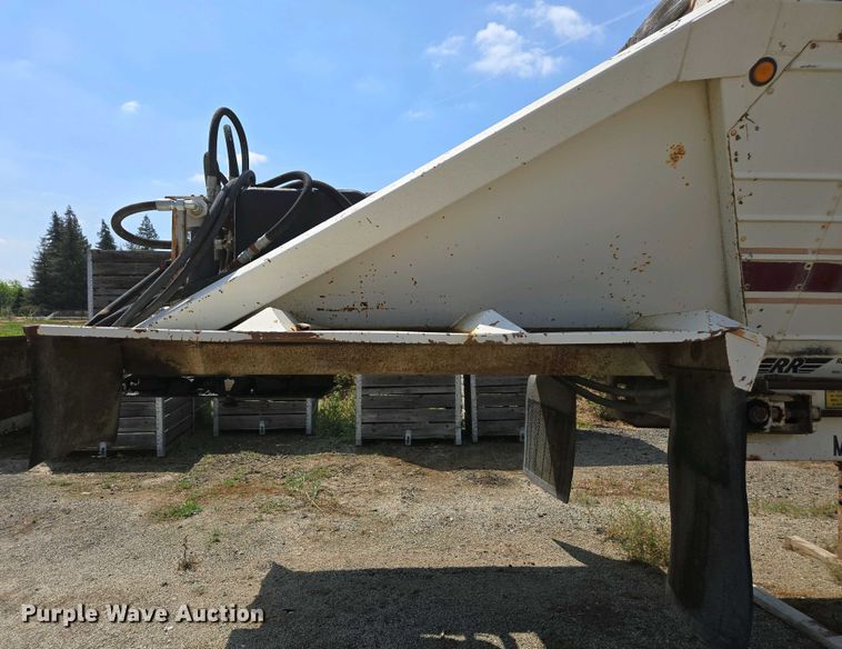 image for item EC0948 1993 Red River LB 237 live bottom trailer