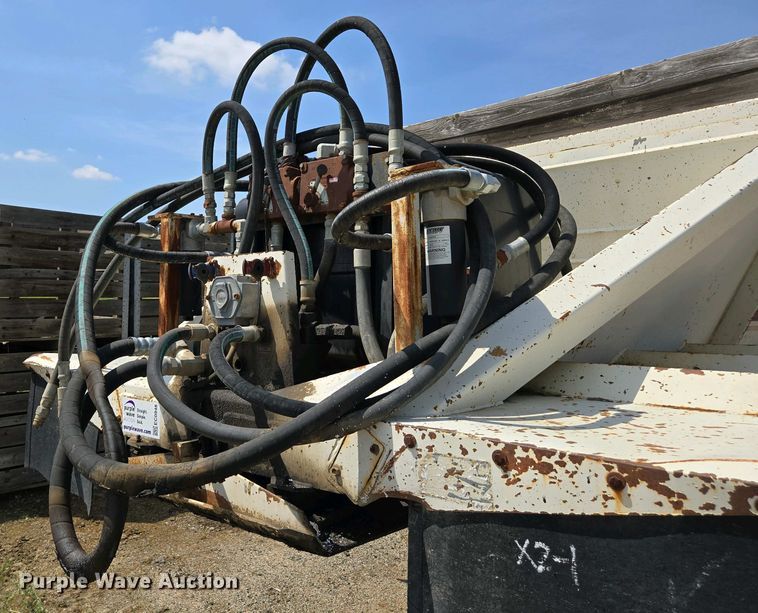 image for item EC0948 1993 Red River LB 237 live bottom trailer