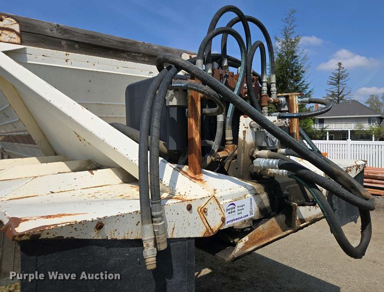 image for item EC0948 1993 Red River LB 237 live bottom trailer