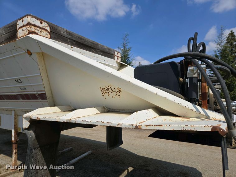 image for item EC0948 1993 Red River LB 237 live bottom trailer