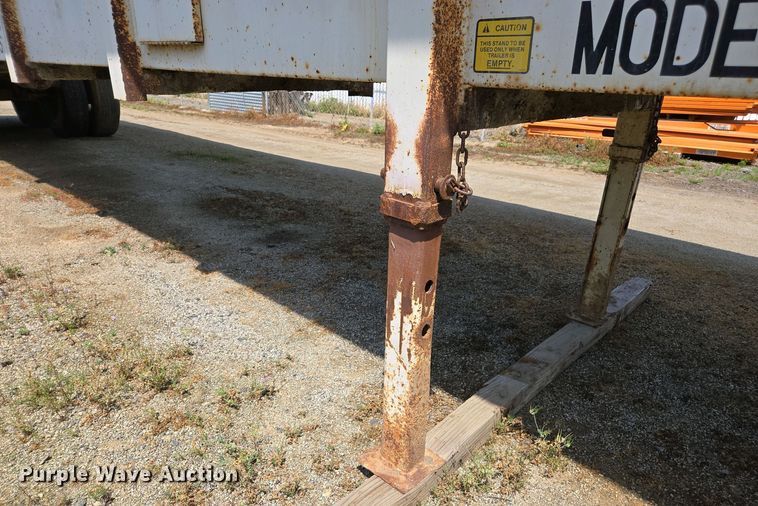 image for item EC0948 1993 Red River LB 237 live bottom trailer