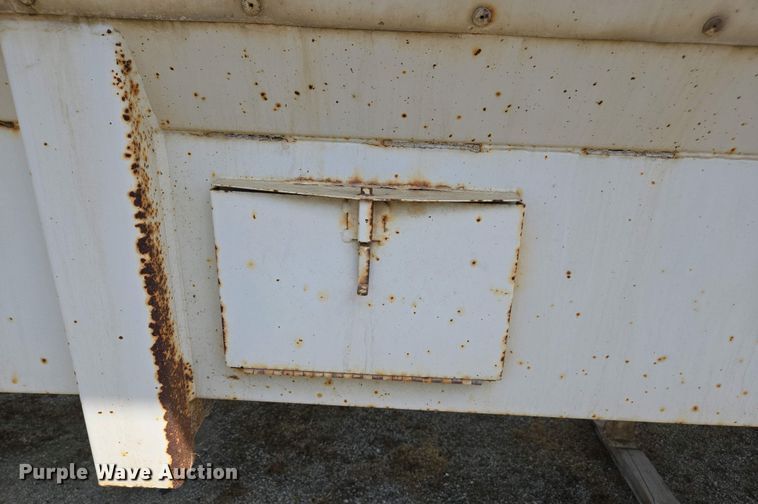 image for item EC0948 1993 Red River LB 237 live bottom trailer