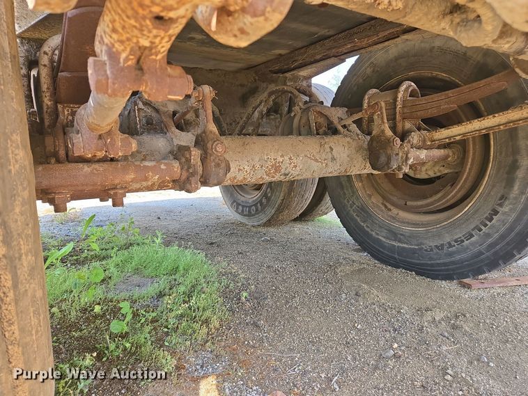 image for item EC0948 1993 Red River LB 237 live bottom trailer