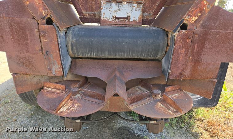 image for item EC0948 1993 Red River LB 237 live bottom trailer