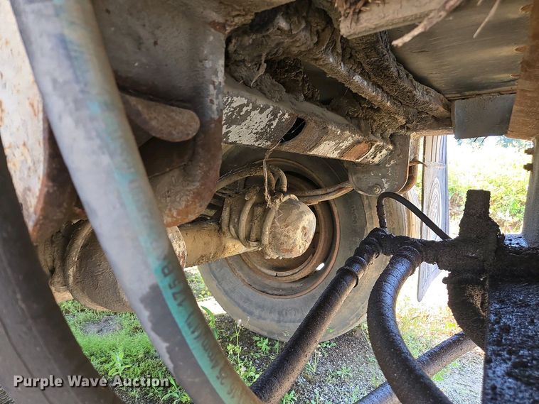 image for item EC0948 1993 Red River LB 237 live bottom trailer