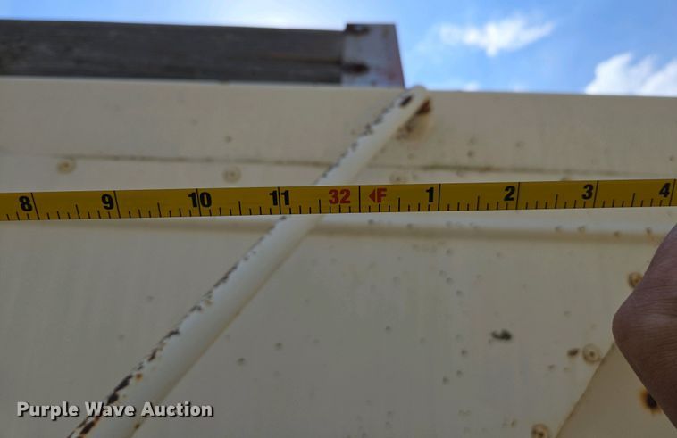 image for item EC0948 1993 Red River LB 237 live bottom trailer