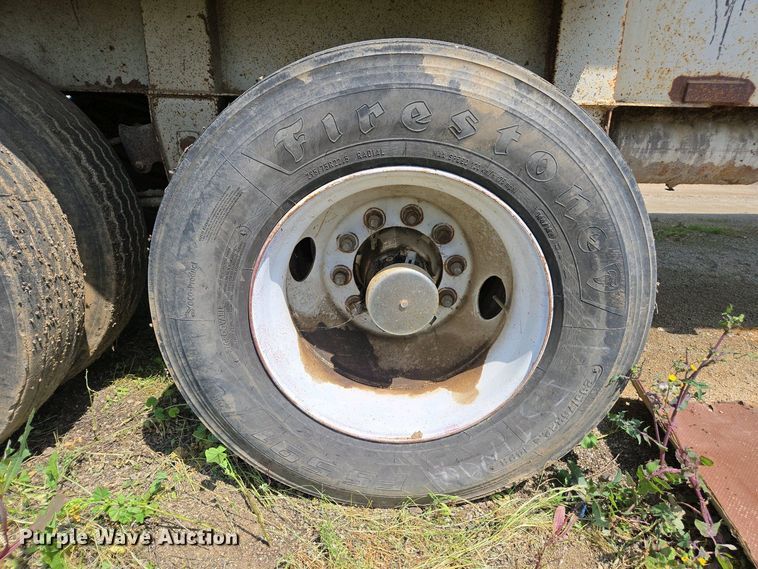 image for item EC0948 1993 Red River LB 237 live bottom trailer