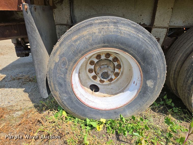 image for item EC0948 1993 Red River LB 237 live bottom trailer