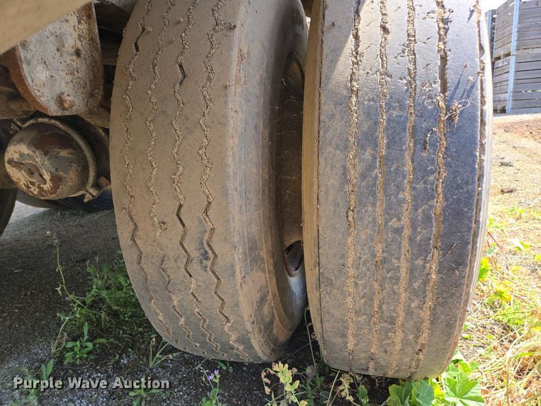 image for item EC0948 1993 Red River LB 237 live bottom trailer