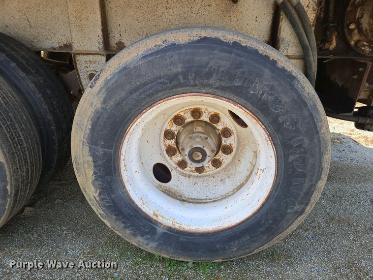 image for item EC0948 1993 Red River LB 237 live bottom trailer