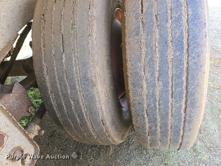 image for item EC0948 1993 Red River LB 237 live bottom trailer