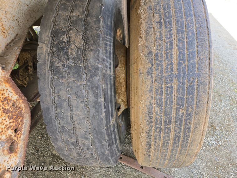 image for item EC0948 1993 Red River LB 237 live bottom trailer