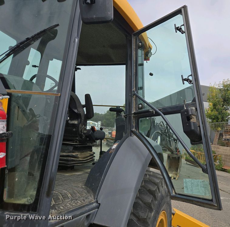 image for item EC0956 2020 John Deere 710L backhoe