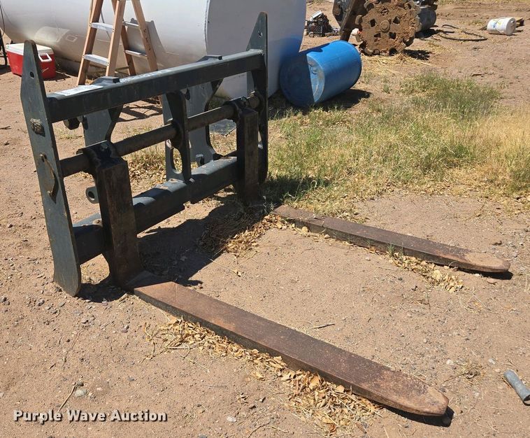 image for item EC0962 Paladin wheel loader forks