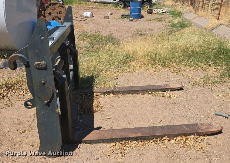 image for item EC0962 Paladin wheel loader forks