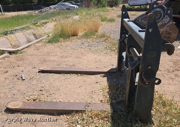 image for item EC0962 Paladin wheel loader forks
