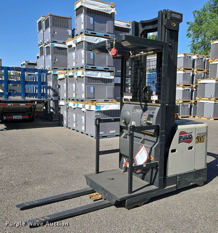 image for item EC0963 2015 Crown SP3520-30 order picker