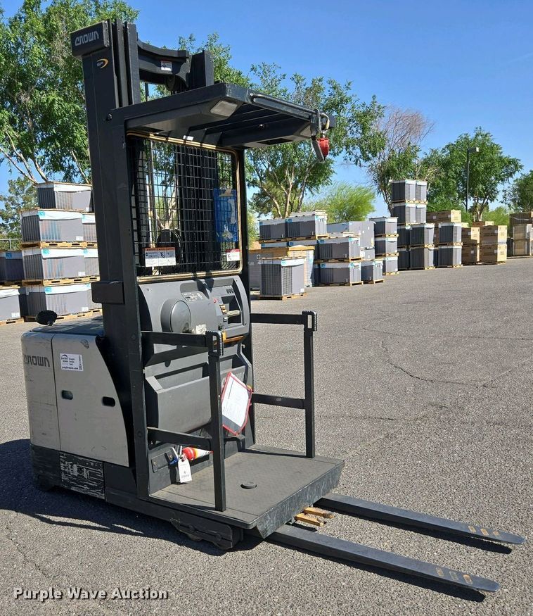 image for item EC0963 2015 Crown SP3520-30 order picker