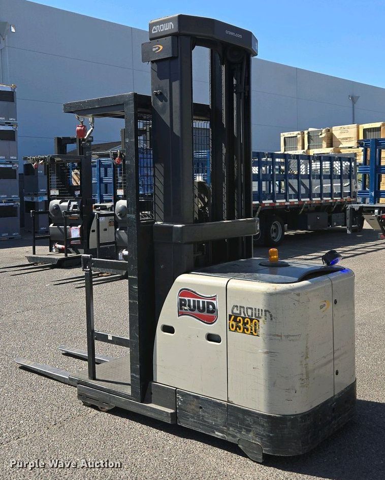 image for item EC0963 2015 Crown SP3520-30 order picker