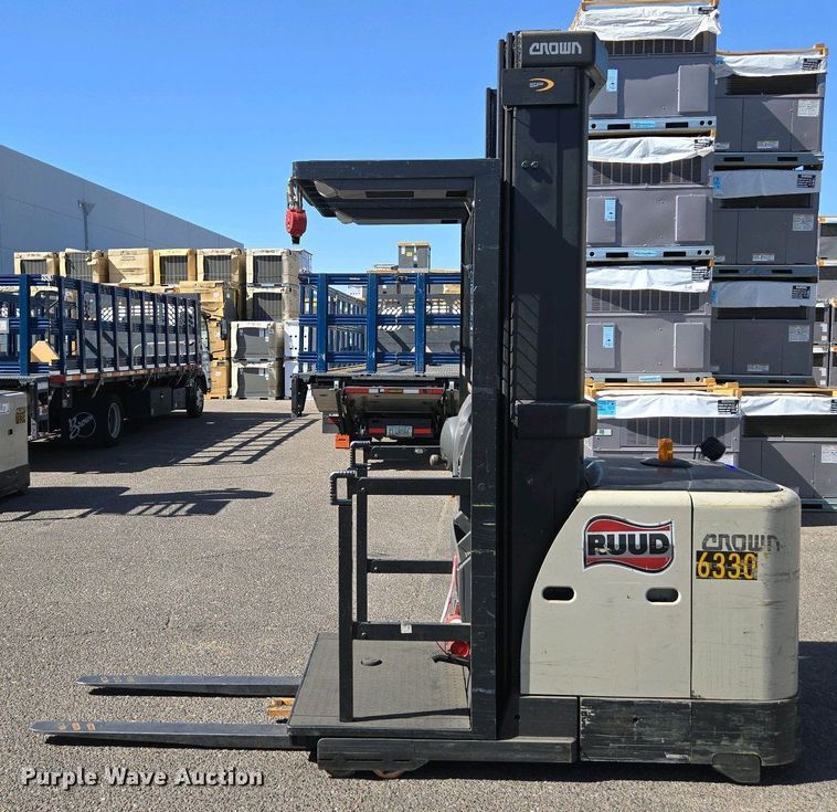 image for item EC0963 2015 Crown SP3520-30 order picker