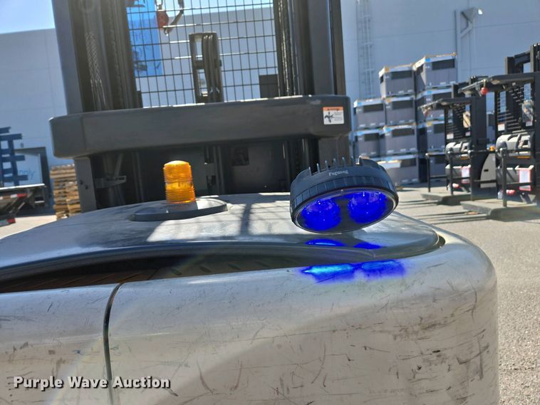 image for item EC0963 2015 Crown SP3520-30 order picker