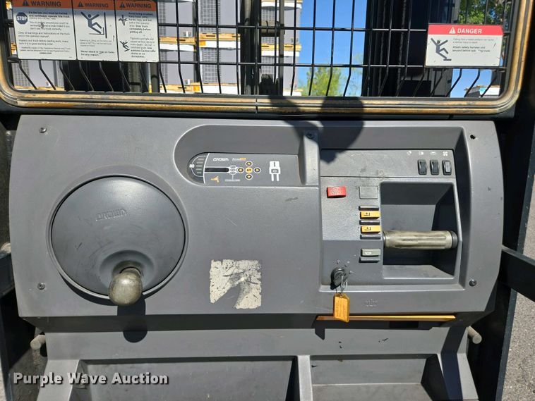 image for item EC0963 2015 Crown SP3520-30 order picker