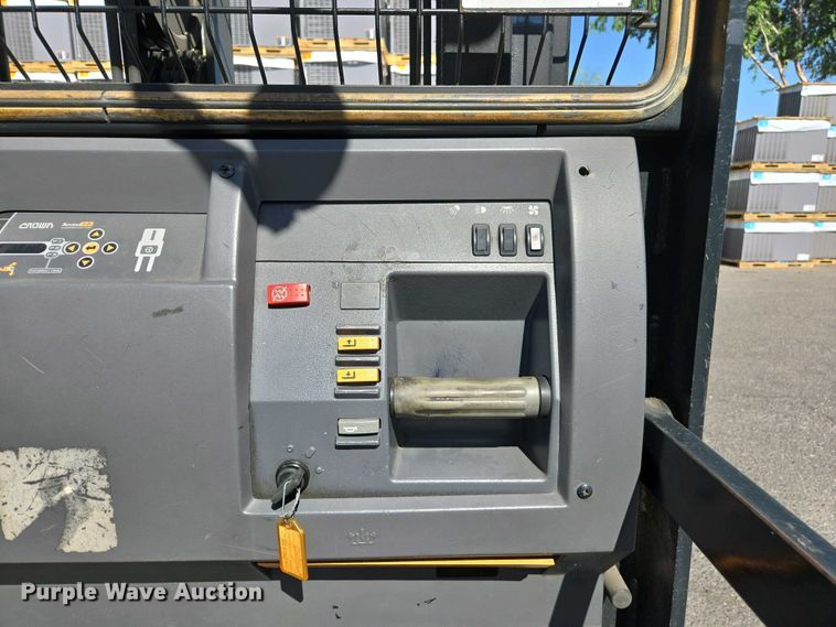 image for item EC0963 2015 Crown SP3520-30 order picker