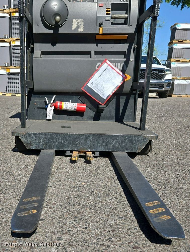 image for item EC0963 2015 Crown SP3520-30 order picker