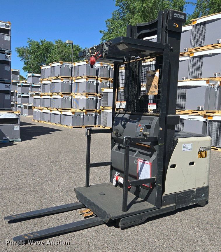 image for item EC0964 2015 Crown SP3520-30 order picker